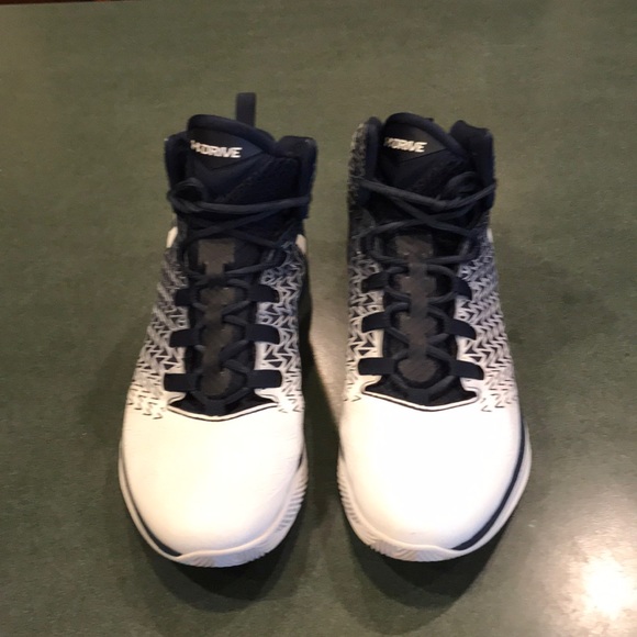 Under Armour Other - UA Clutchfit Drive 3 basketball sneakers